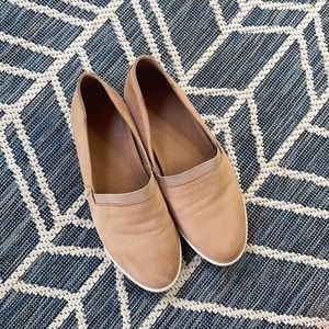 EUC. Frye Melanie slip on shoes.